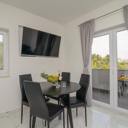 Apartments Pelja Trogir Exterior photo