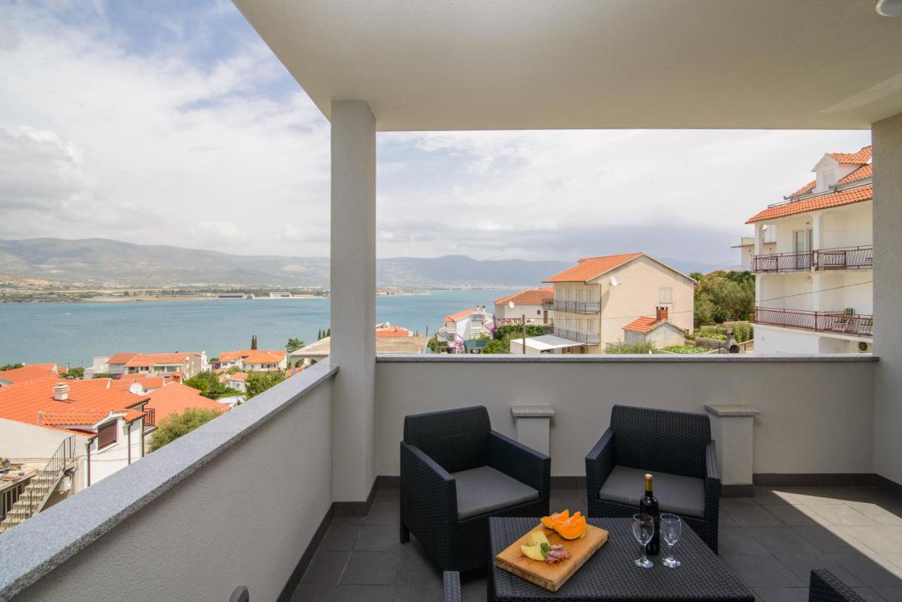 Apartments Pelja Trogir Exterior photo