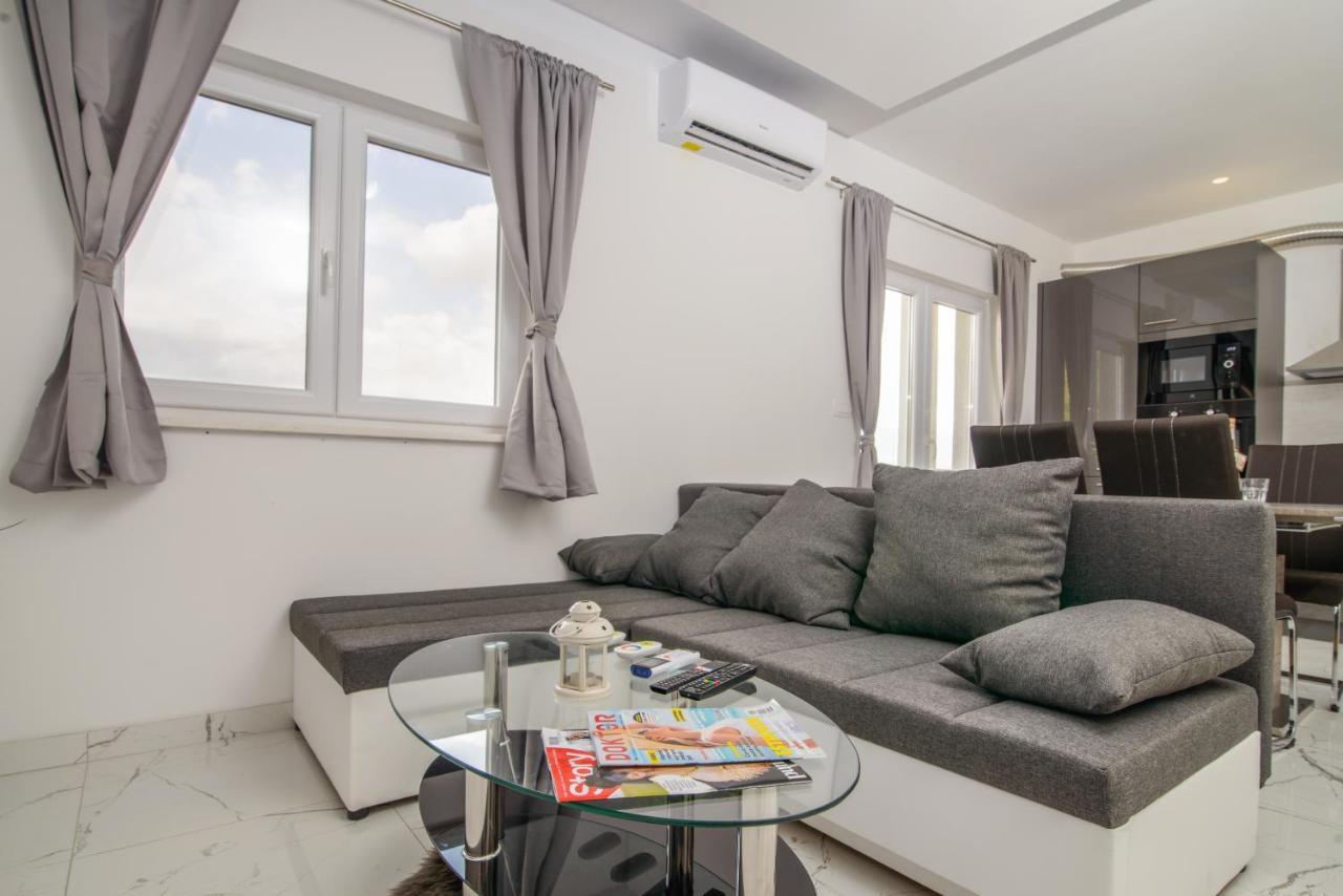 Apartments Pelja Trogir Exterior photo