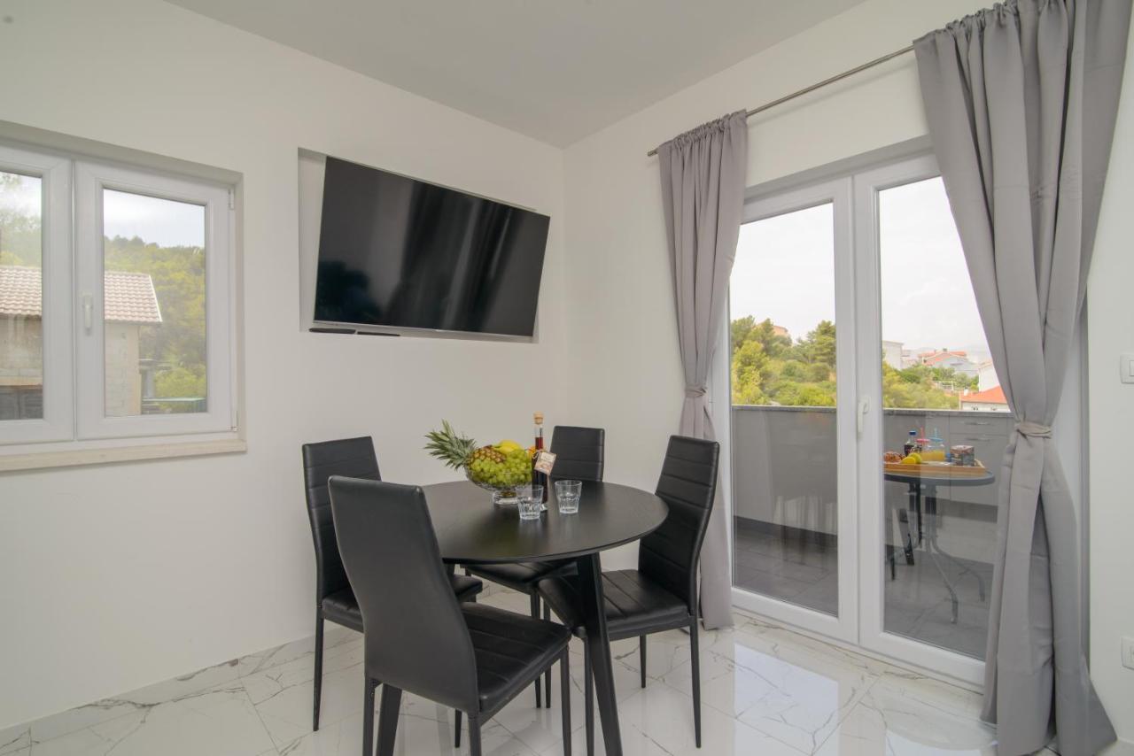Apartments Pelja Trogir Exterior photo