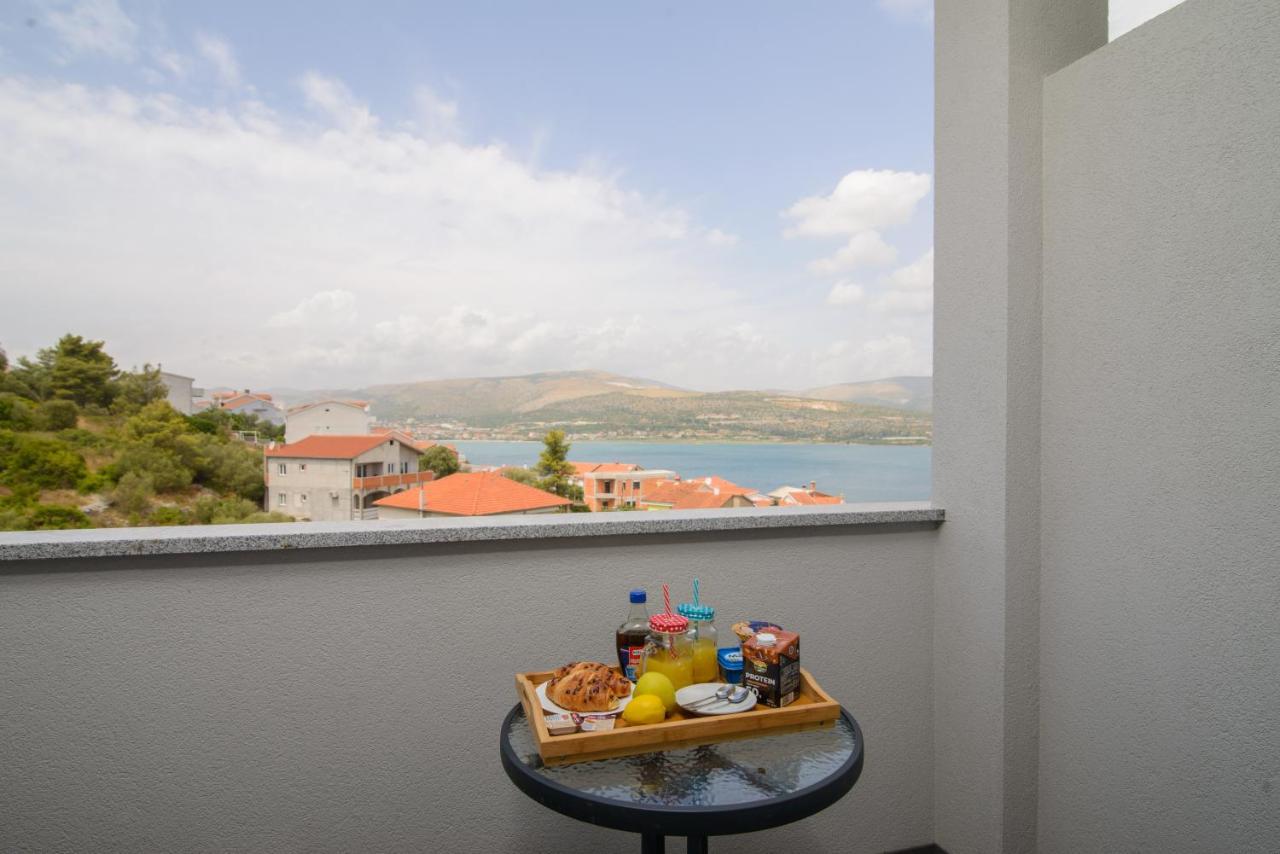 Apartments Pelja Trogir Exterior photo
